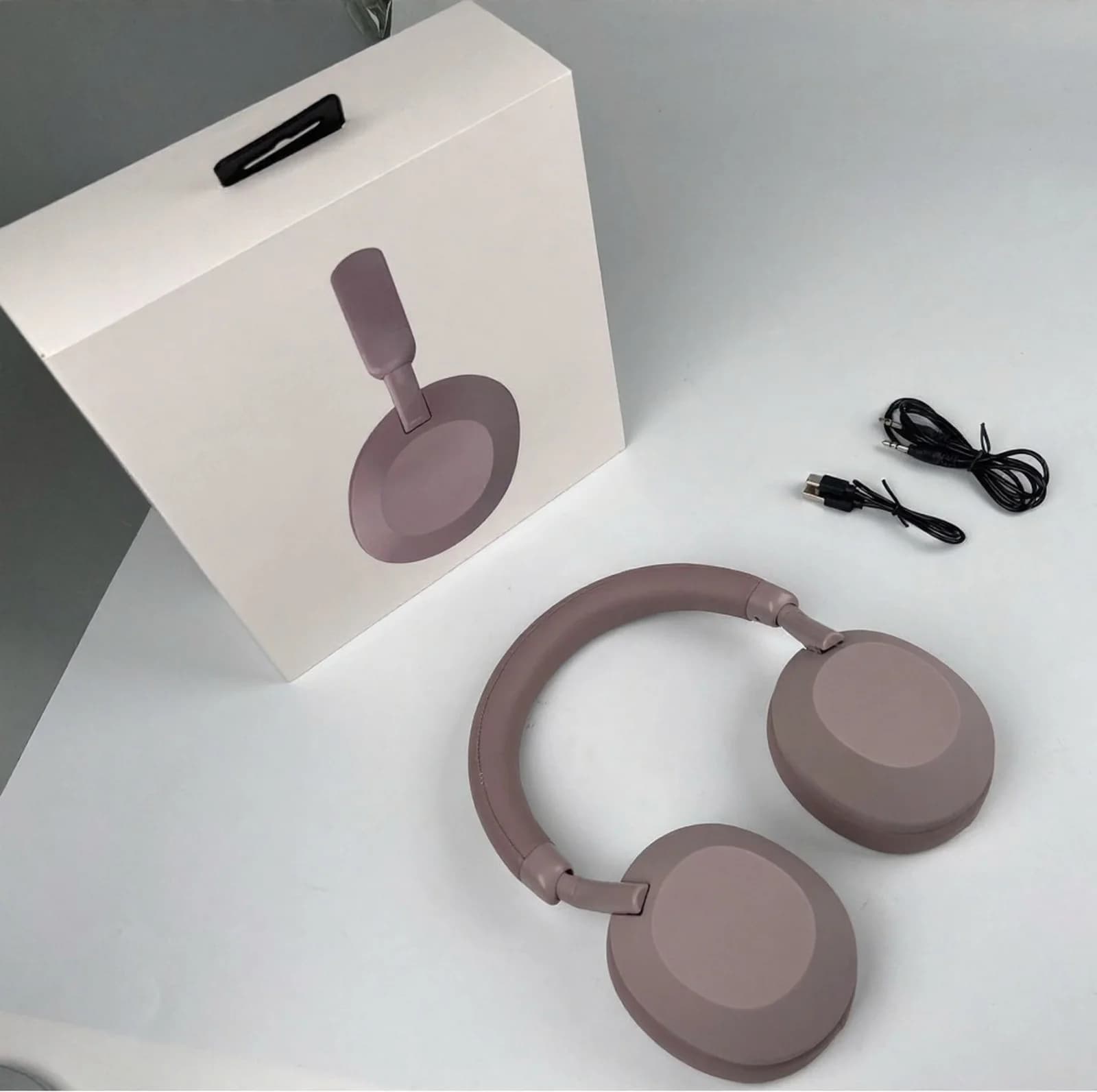 Fones de Ouvido Bluetooth Sem Fio Over-Ear com Cancelamento Ativo de Ruído e Som Estéreo