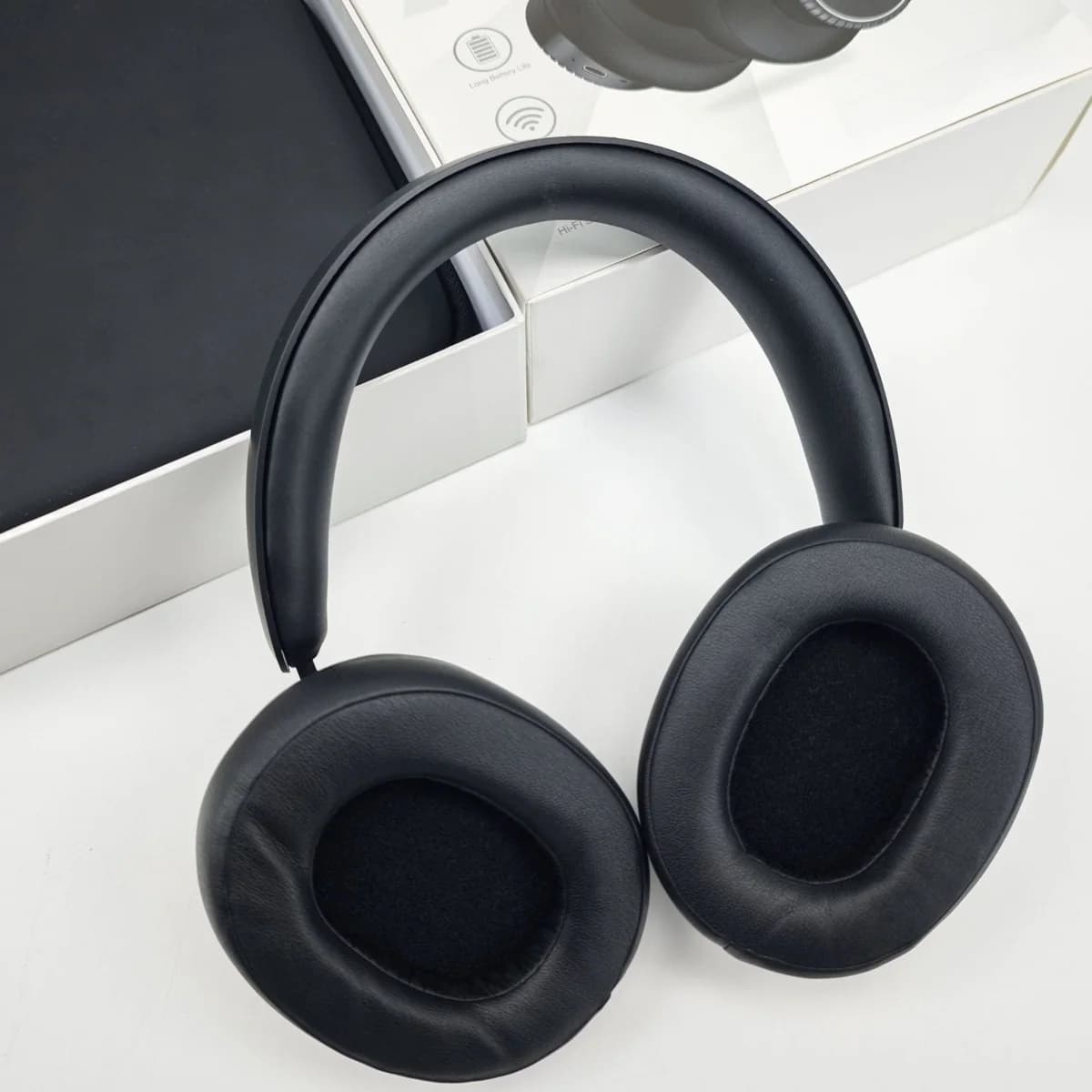 Fone de Ouvido Bluetooth Sem Fio Over-Ear com Cancelamento de Ruído e Estojo