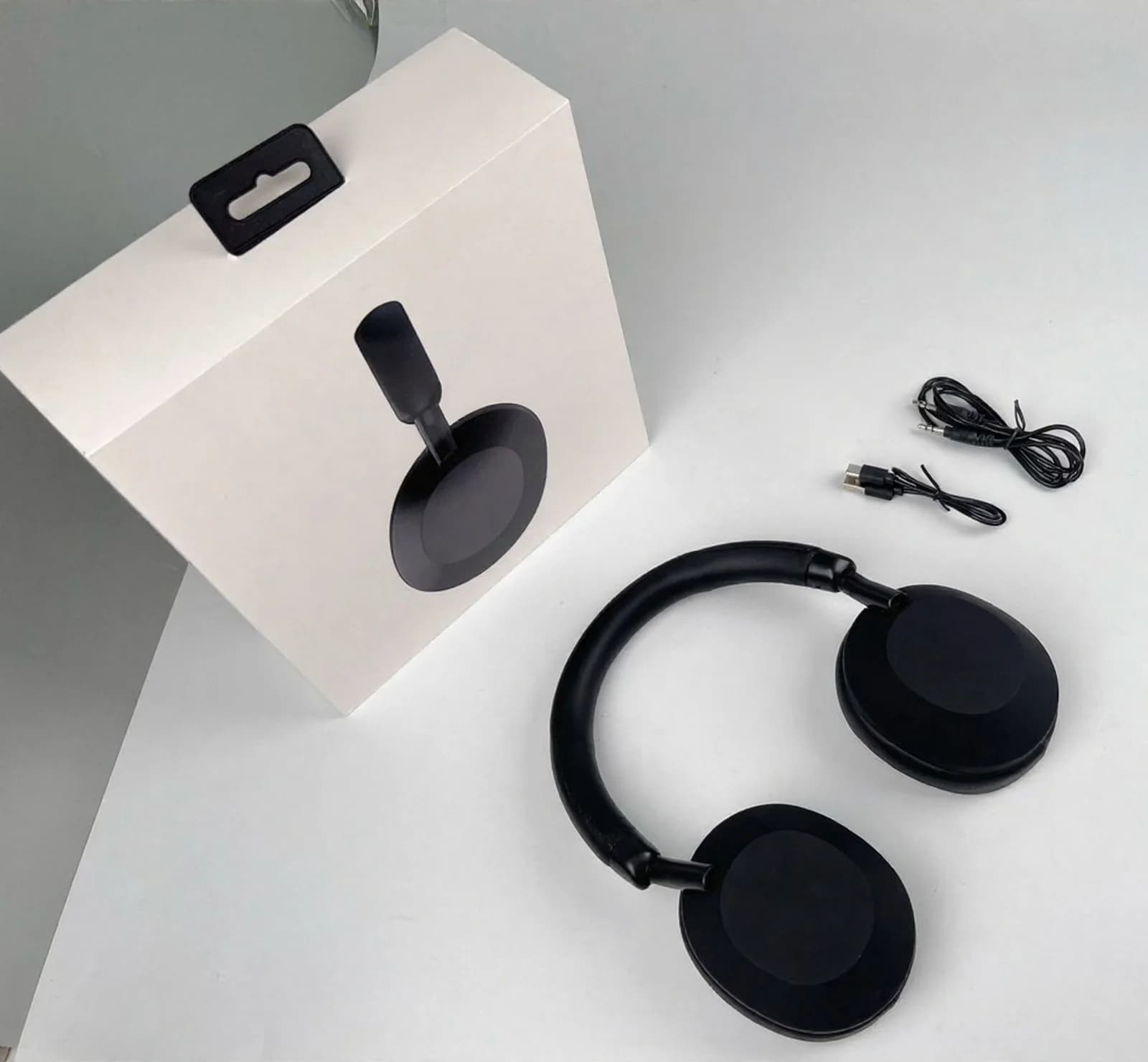 Fones de Ouvido Bluetooth Sem Fio Over-Ear com Cancelamento Ativo de Ruído e Som Estéreo