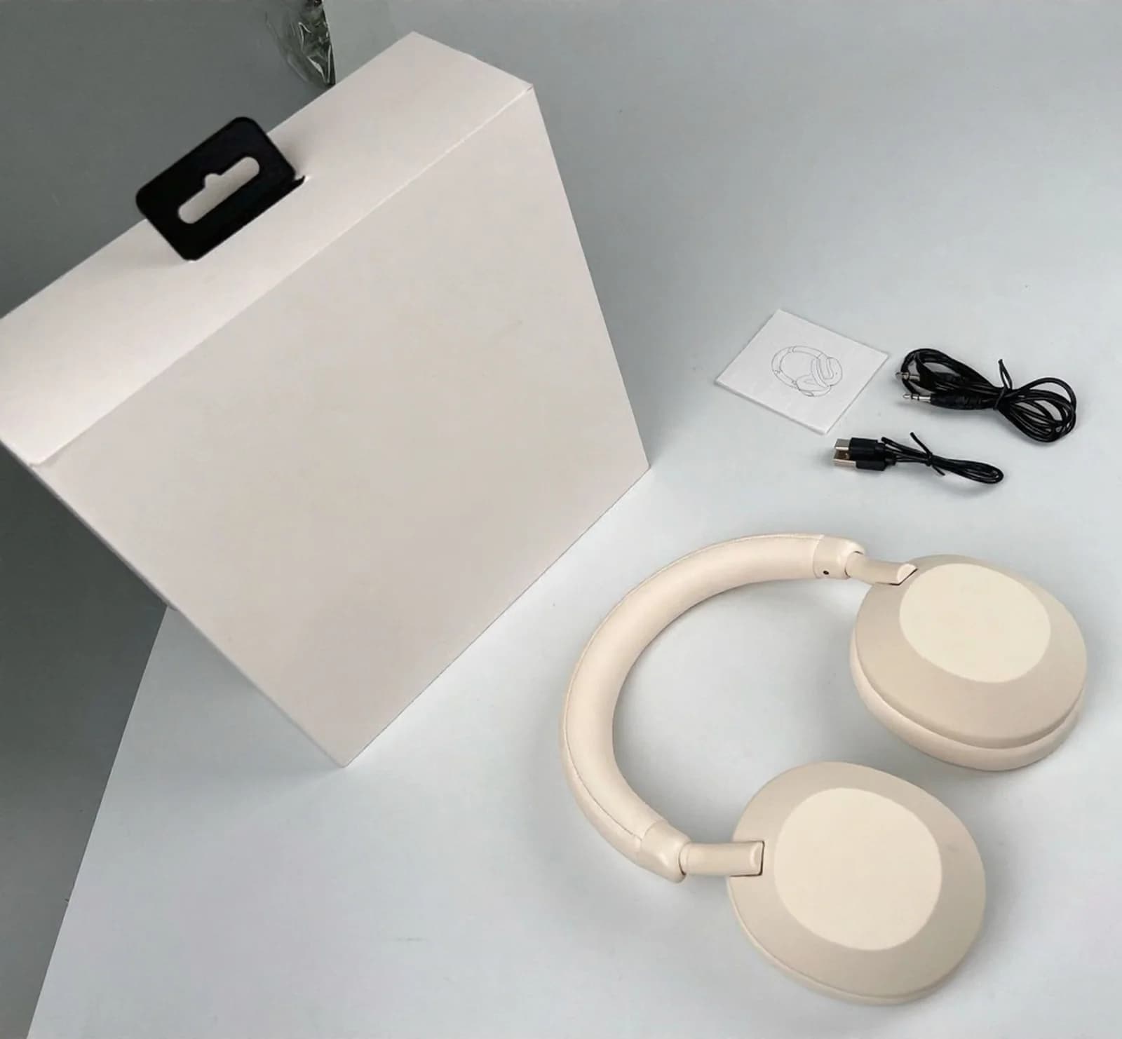 Fones de Ouvido Bluetooth Sem Fio Over-Ear com Cancelamento Ativo de Ruído e Som Estéreo