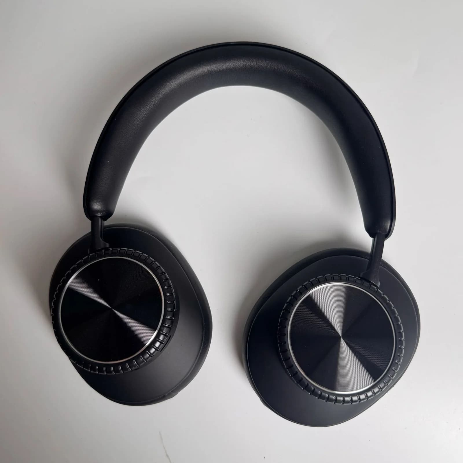 Fones de Ouvido Over-Ear Sem Fio com Cancelamento de Ruído Ativo e Bateria de 35H